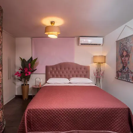 Olympian Muses Appartement *